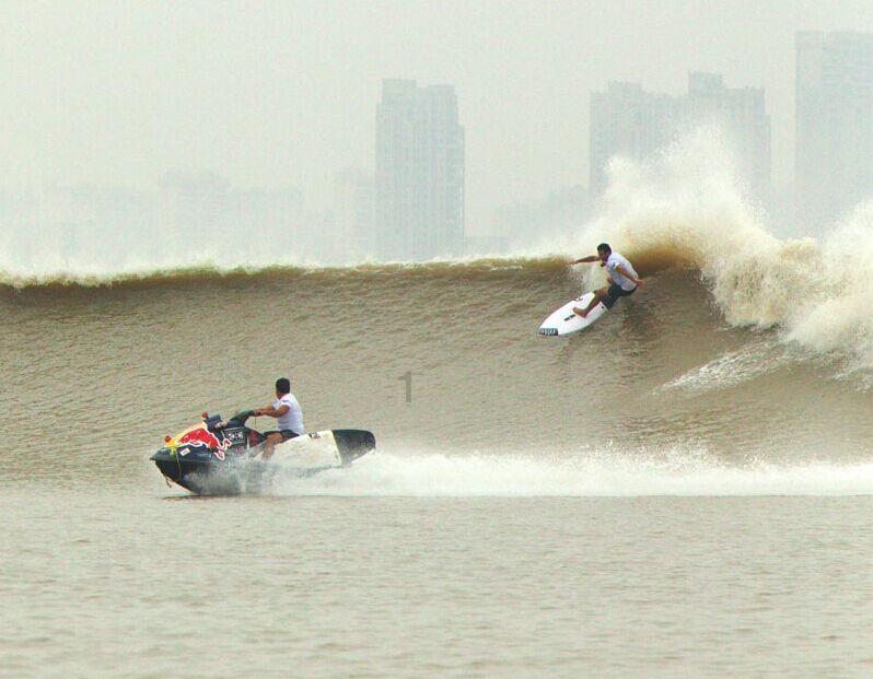 黄河济南段再现流凌两座浮桥率先拆除